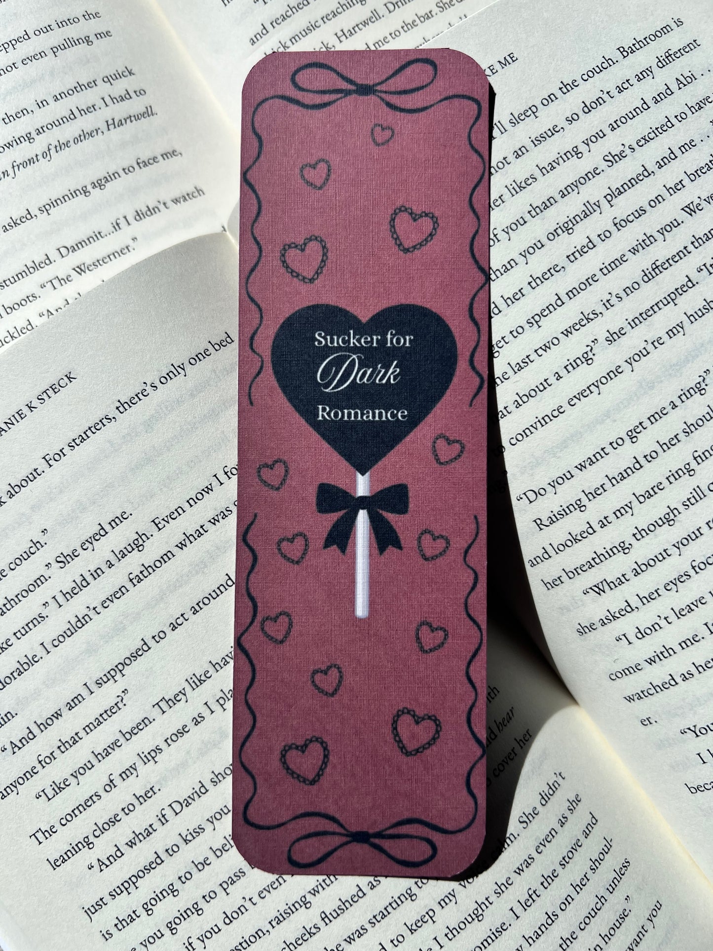 "𝒮𝓊𝒸𝓀𝑒𝓇 𝒻𝑜𝓇 𝒹𝒶𝓇𝓀 𝓇𝑜𝓂𝒶𝓃𝒸𝑒" bookmark