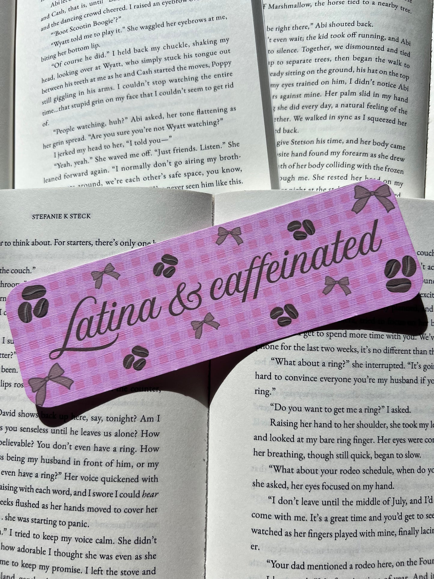 "𝐿𝒶𝓉𝒾𝓃𝒶 & 𝒸𝒶𝒻𝒻𝑒𝒾𝓃𝒶𝓉𝑒𝒹" bookmark